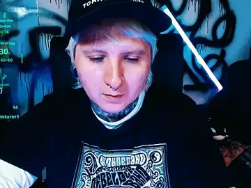 Stripchat Live Sex Cam of Marieblueeyes