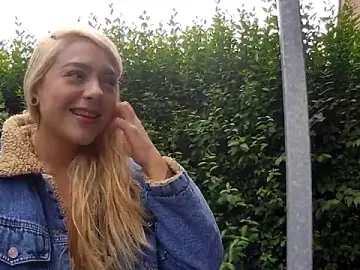 Stripchat Free Porn Cam of SilvyDiamond
