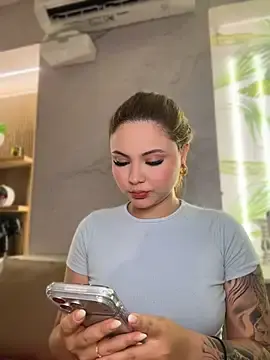 Stripchat Free Porn Cam of Beella1_