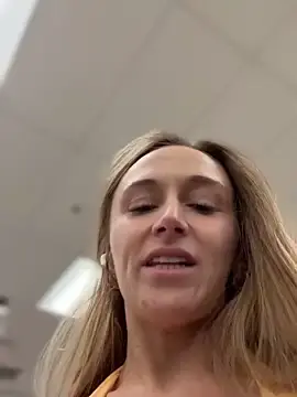 Stripchat Watch Live Sex Cams of lunagirl13
