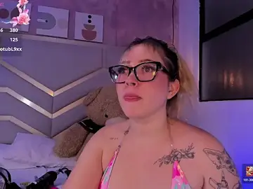 Stripchat Live Sex Cam of ScarlettRose-1