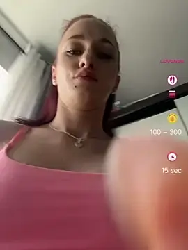 Stripchat Live Porn of Roxyfoxyyy