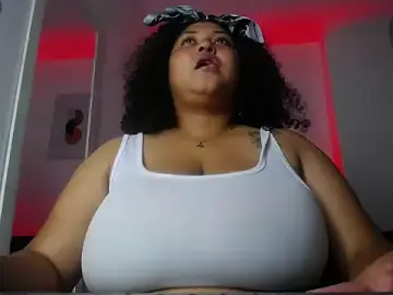 Stripchat Live Sex Cam of Ayliinn_