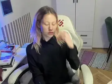 Stripchat Live Sex Cam of Silly__Milly