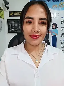 Stripchat Sex Cam of MAYE__13