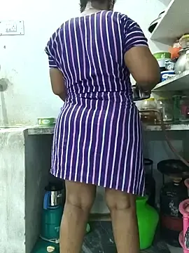 Stripchat Free Porn Cam of MaaliiiPonuTamil