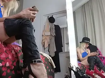 Stripchat Free Porn Cam of RoxalanaStar