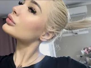 Xlovecam Free Porn Cam of SweetNosha