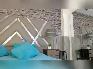 Xlovecam Free Porn Cam of RoxannaMoretti