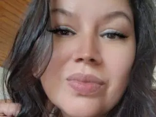 Xlovecam Live Sex Cam of Reynaflow69