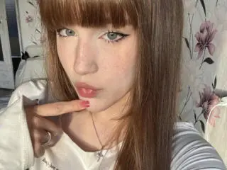 Xlovecam Free Porn Cam of CorinaMakinster